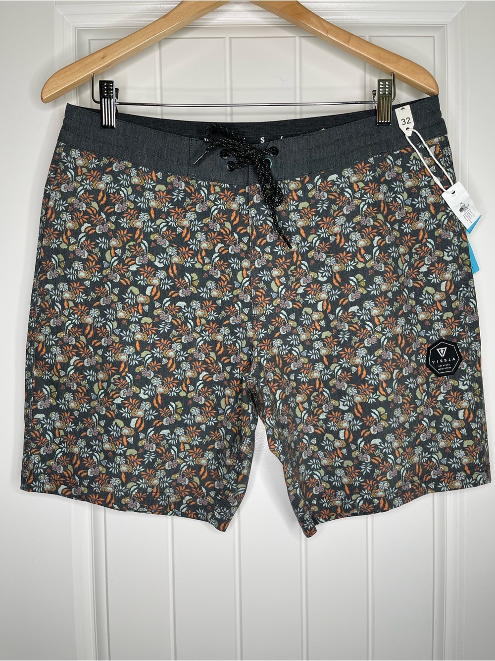 Vissla Saturdazed Boardshort Swim Trunks Men’s Floral Gray Orange Size 32 Summer